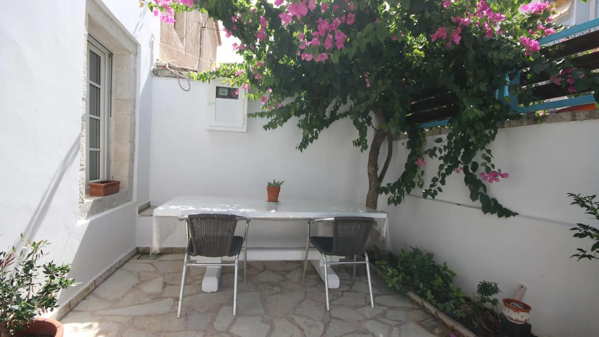 Anemos Villa Himare 0*,
