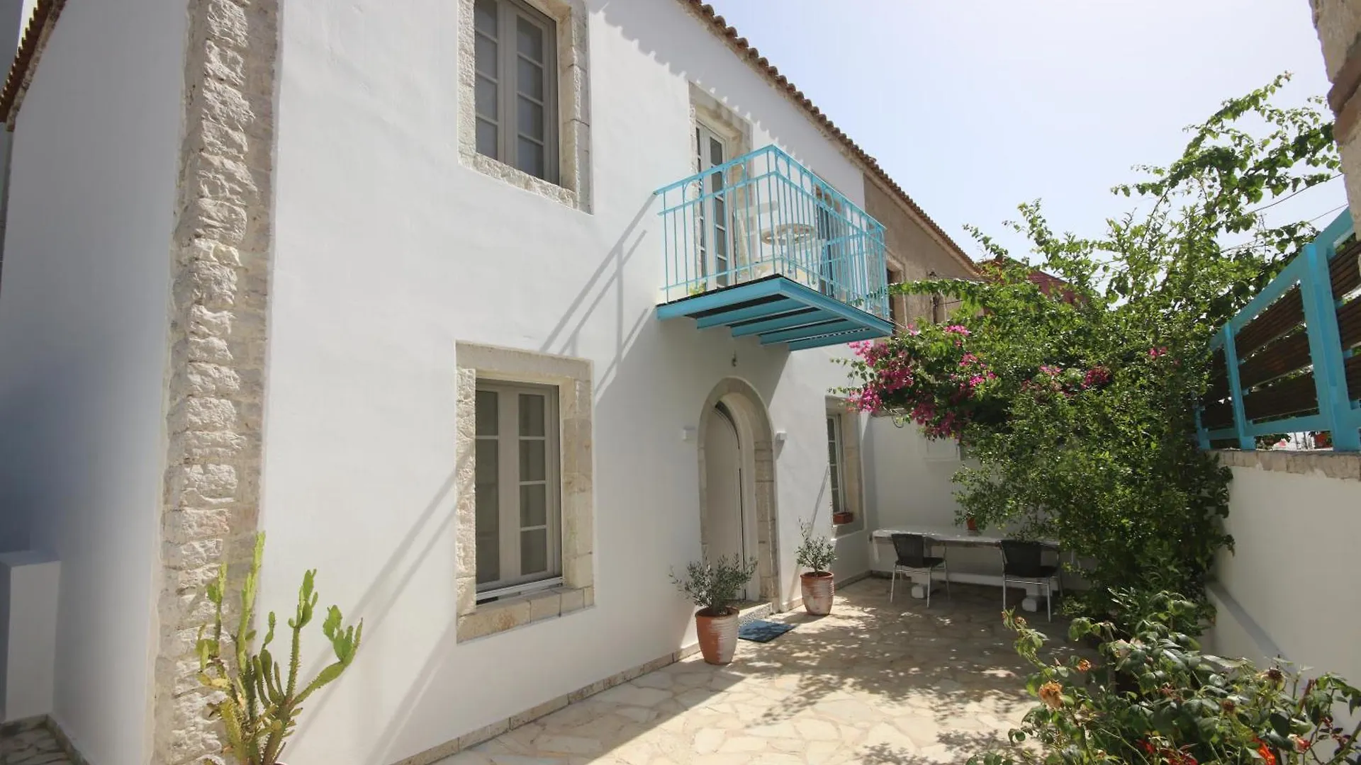 Anemos Villa Himare 0*,  Albania